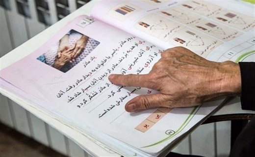 سوادآموزی از ثمرات مهم انقلاب