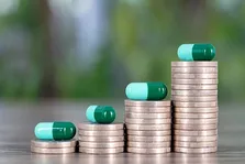 وضعیت صادرات داروهای ایرانی/ مخالفت قانونی با توسعه داروخانه‌های دولتی