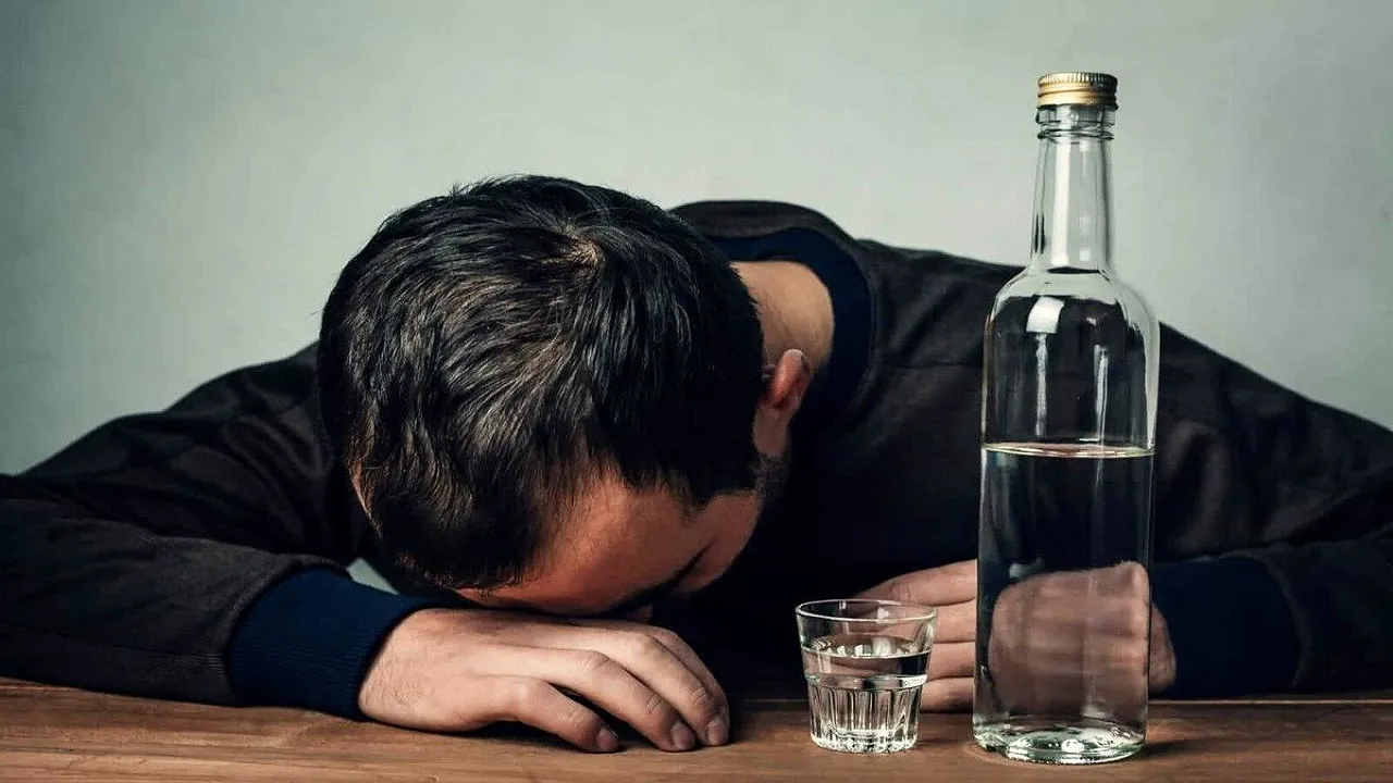 الکل خطر بیماری کبدی را دو برابر می‌کند