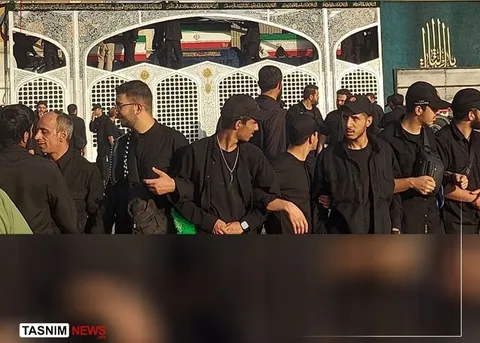 خودروی حامل پیکر مطهر امام شهید آماده ورود به مسیر تشییع
