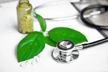 چالش بیمه های تکمیلی با جامعه پزشکی/ حوزه درمان زیان ده است