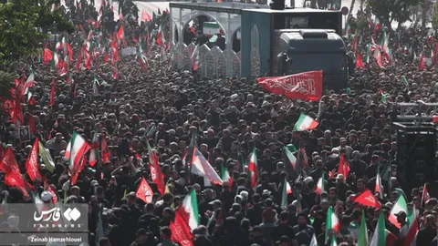 ورود خودروی حامل پیکر آقای شهید ایران به مسیر تشییع در تهران