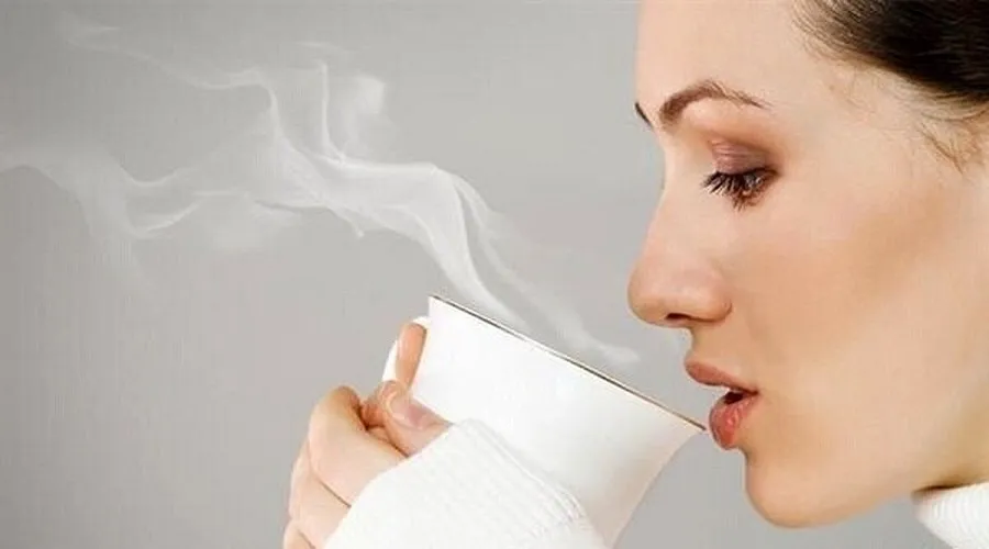 چرا نباید نوشیدنی را داغ خورد؟