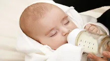 تغذیه با شیر مادر باعث افزایش هوش کودک می شود