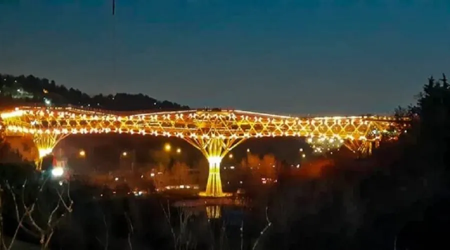 پل طبیعت نارنجی می‌شود