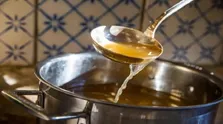 التهاب معده و روده را با این سبزی کوهی برطرف کنید