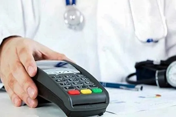 کارت‌خوان نداشتن ۵۰ درصد جامعه پزشکی کذب است
