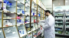 دریافت حق فنی توسط داروخانه‌ها قانونی است/ عرضه رایگان واکسن کرونا و آنفولانزا برای گروه‌های خاص