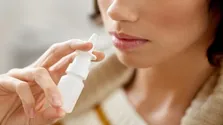مضرات مالش چشم‌ها