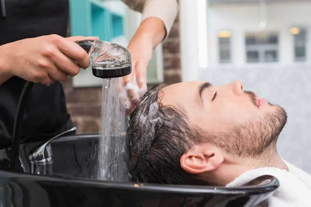 شستشوی روزانه موها به آنها آسیب می زند
