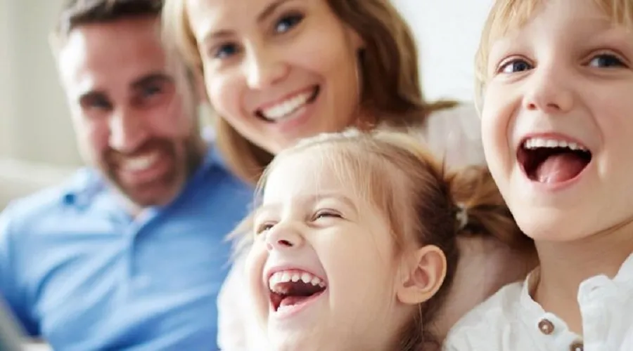 کدام والدین فرزندان شاد تربیت می‌کنند؟