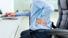 ۷ نشانه‌ای که به شما می‌گوید بدن‌تان به آب بیشتری نیاز دارد