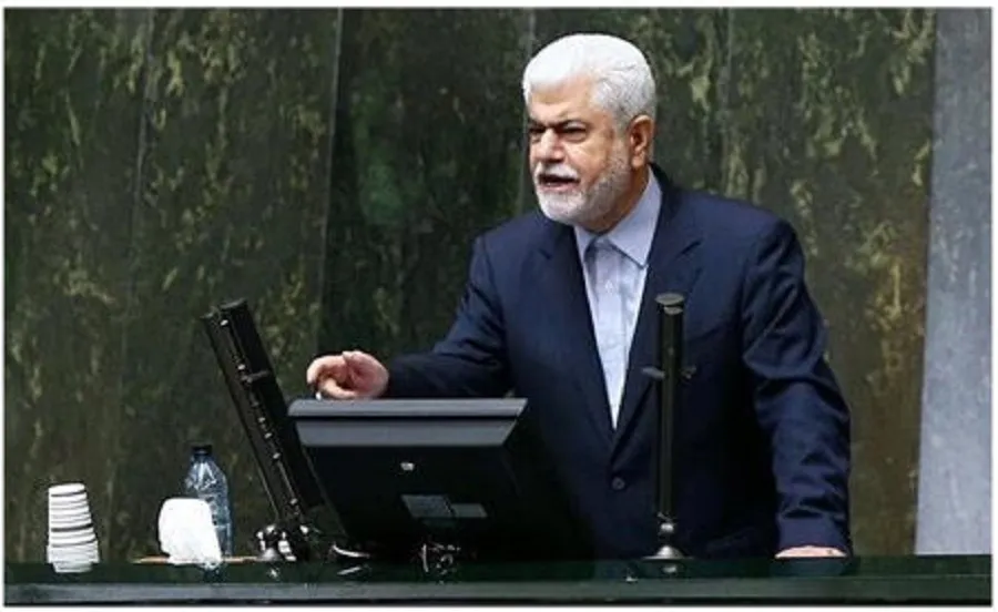 مهاجرت ۱۰ هزار پزشک در ۲ سال گذشته/دولت برنامه ای برای جبران کمبود کادر درمان ندارد