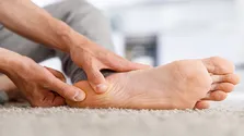 دلایل بی‌تعادلی حین راه رفتن در افراد جوان