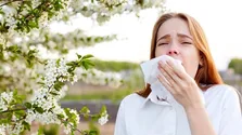 ۱۷ دلیل گزگز دست و پا که باید به آنها توجه کنید