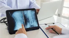 ۱۷ دلیل گزگز دست و پا که باید به آنها توجه کنید