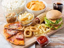 خوردن پیتزا چه بلایی سرتان می‌آورد؟