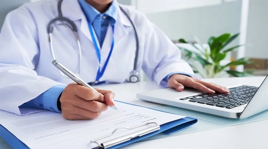 شرط یک طبابت درست و دلسوزانه/ مجلس از قانون ۱۳۷۳ دفاع کند