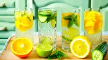 کمک به بهبود علائم ۱۳ بیماری با مصرف روزانه آب لیمو