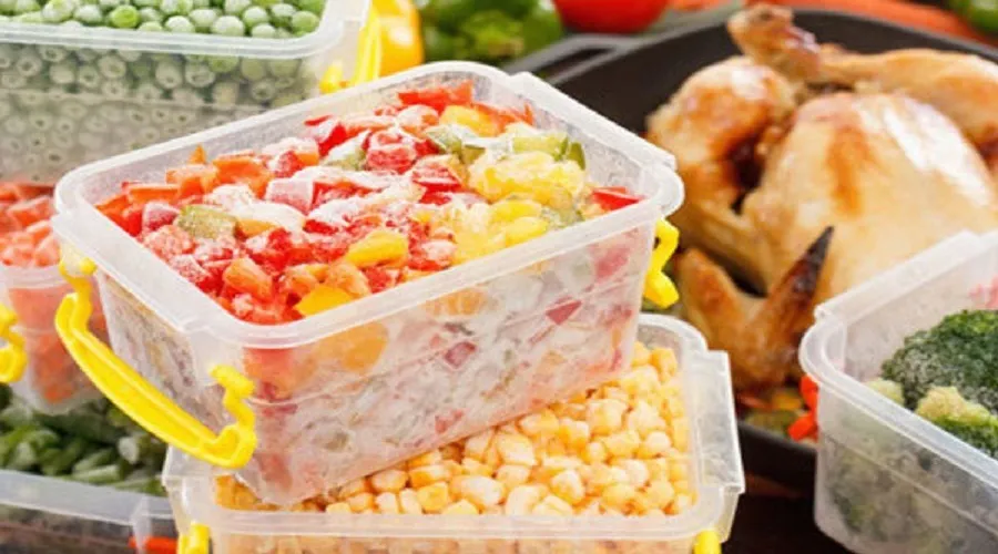 این مواد غذایی در فریزر تبدیل به سم می‌شوند! | این مواد غذایی را فریز نکنید