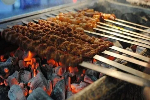 چگونه سرطان را همراه غذا می خوریم؟/ دود کباب هم سرطان‌زاست