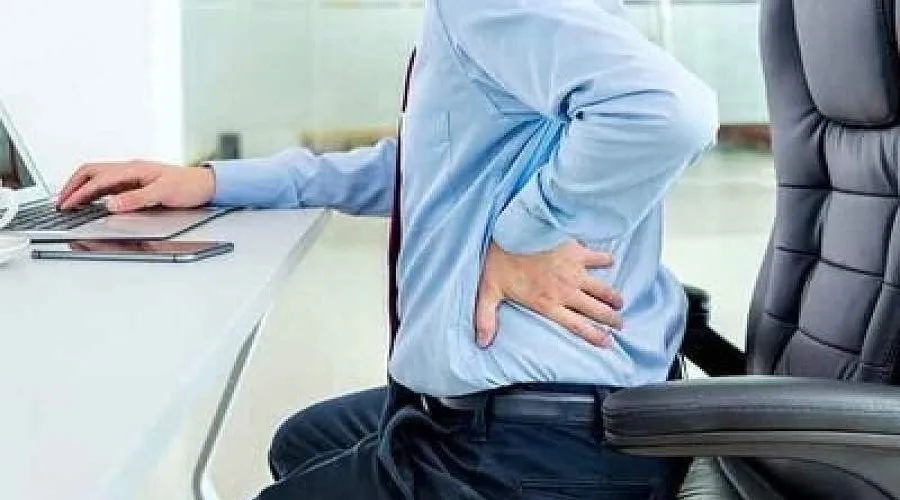 تبعات پشت میز نشینی؛ از آسیب‌های مفصلی تا اختلالات قلبی و عروقی
