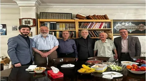 وزیر علوم با شفیعی کدکنی دیدار کرد