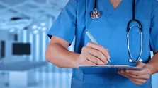 رییس جمهوری به مشکلات پرستاران ورود کند