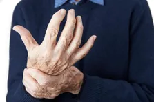 ۷ دلیل ناگهانی تاری دید