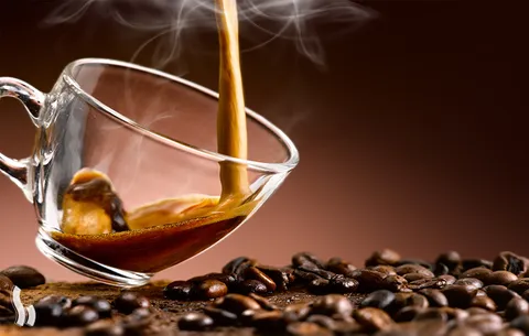 قهوه را چه ساعتی بخوریم؟ راهنمای علمی مصرف قهوه برای سلامت بهتر