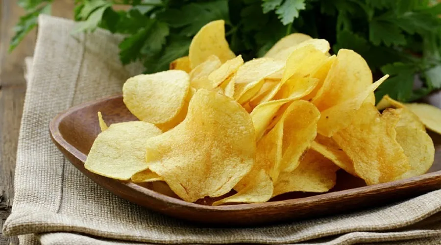 نظر متخصص طب سنتی درباره مضر نبودن چیپس برای کودکان + فیلم