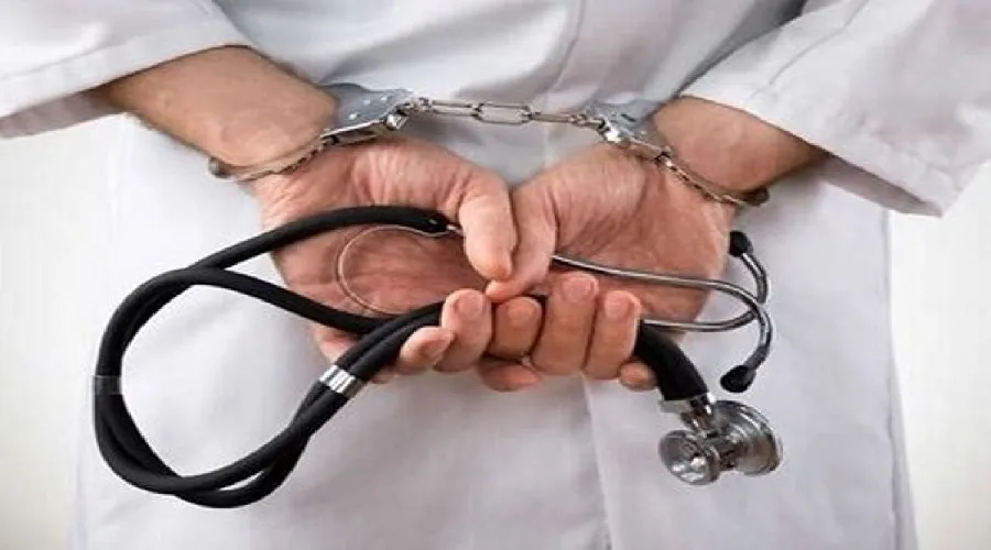 دستگیری جراح پلاستیک قلابی با ۵۰ شاکی+ فیلم