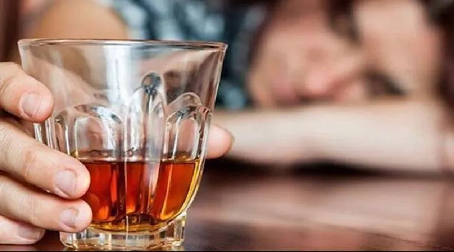 عوارض جبران‌ناپذیر مشروبات الکلی و درخواست وزارت بهداشت از قوه قضائیه