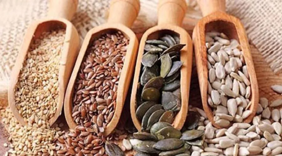 چرا تخمه شکستن لذت بخش است؟/ اعتیاد به مواد غذایی