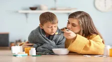 اسهال و استفراغ همراه با تب را جدی بگیرید
