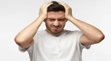 ۷ نشانه‌ای که به شما می‌گوید بدن‌تان به آب بیشتری نیاز دارد