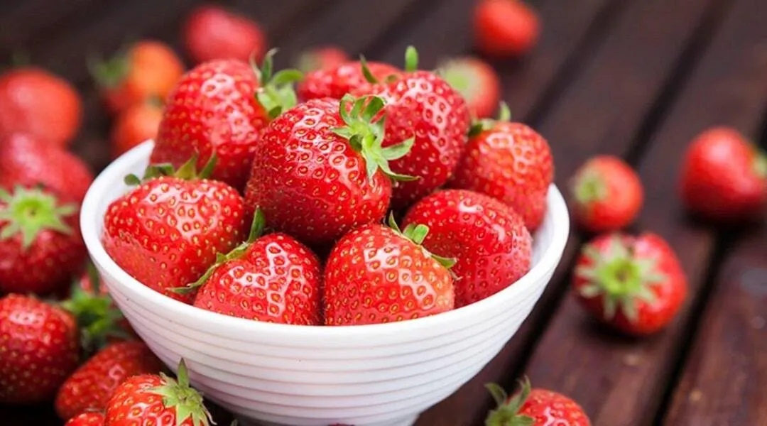 فواید توت فرنگی برای بدن