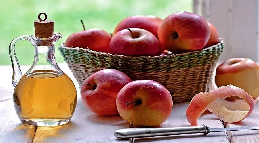 آشنایی با فواید و مضرات سرکه سیب