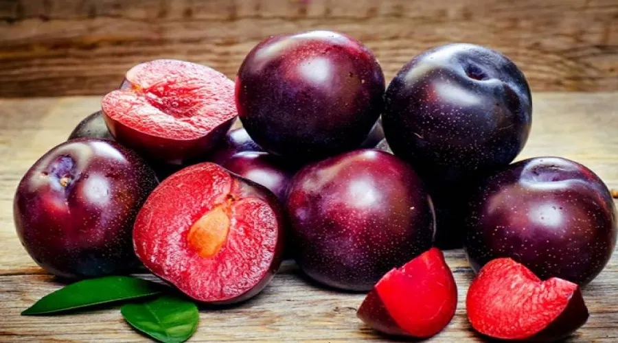 این میوه تابستانی قاتل واقعی یبوست است!