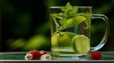 چه غذاهایی سبب تشدید میگرن می‌شوند؟